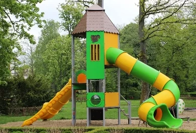 Nowy plac zabaw w Parku Zdrojowym w Połczynie-Zdroju (2)
